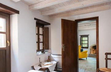 Myrsini's Castle House - Comfortable Residence with Large Balcony & Sea View - Photo 17