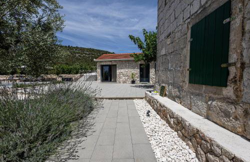 Villa Bosilen with private pool, near Trogir, Split airport, quiet area, family villa - Photo 20