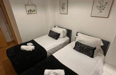 Spacious City Centre 2-Bedroom Apartment by StaySavvy Accommodation - Foto 28