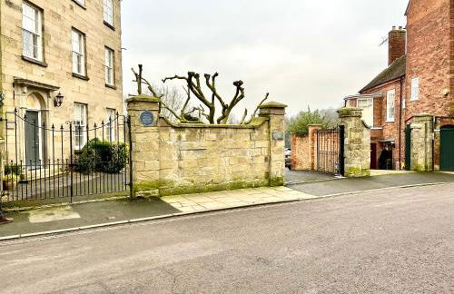 Flower Cottage by Ludlow Castle with Onsite Parking - Photo 17