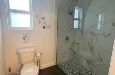 Brand New Lake View House - Self Check-In - Photo 9