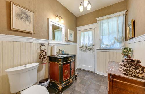 Historic Auburn House on 37 Acres with Private Lake! - Foto 24