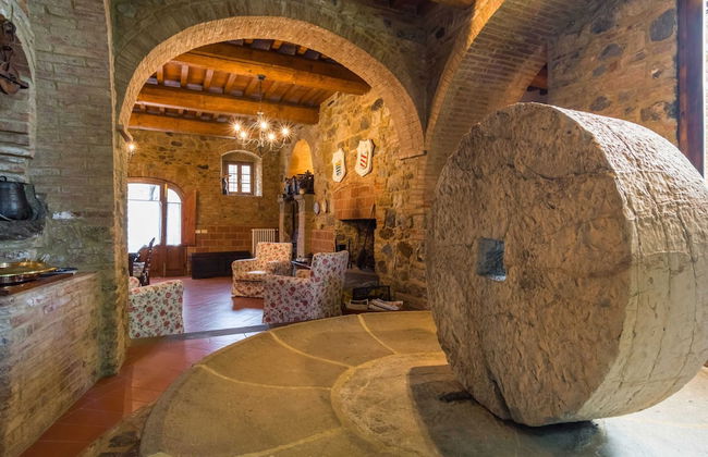 Holiday Home in Town Center with Pool, Garden, Hot Tub - Foto 8