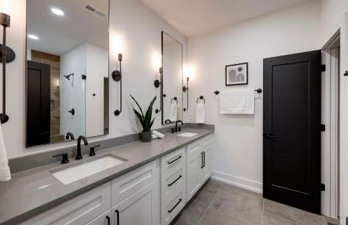 Skyline Luxury - Rooftop Deck- King Suites-Garage - Foto 39