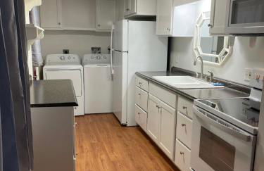 White Picket Fence - EV Charger! - Foto 17