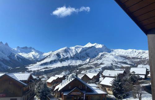 vue splendide montagnes centre village pieds des pistes et remontées Mécaniques - Foto 33