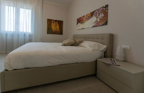 St. Vitale’s Basilic view elegant apartment - Photo 20