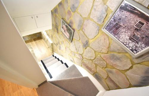 Stunning 2 bed apartment - Photo 2