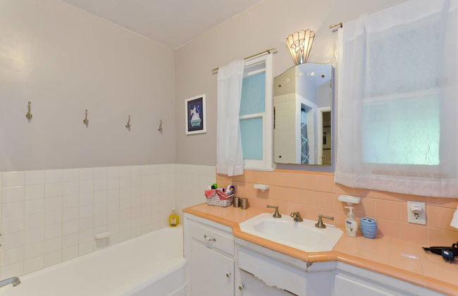 Hollywood Hills Canyon Breezes - Photo 19