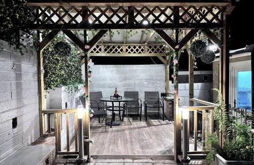 Gorgeous Graceful Getaway w Gazebo - Tylorstown - Foto 5