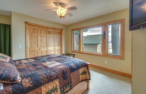 Lakefront Isle Escape with Dock and Fire Pit! - Foto 10