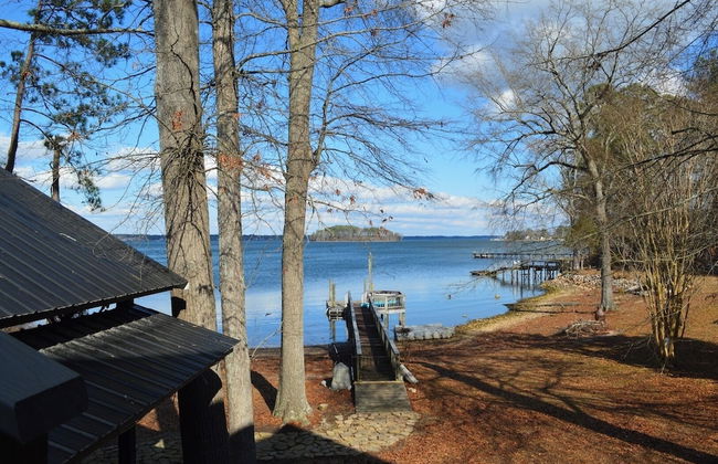 5 BR House Lake Retreat w/ Hot Tub, Sleeps 12 - Foto 20
