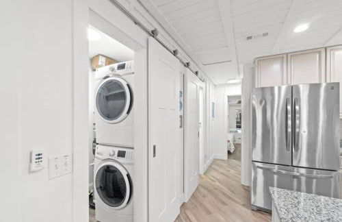 Spacious Dog-Friendly Unit with Game Room & Private Yard, Walk to East PCB Beach - Foto 13