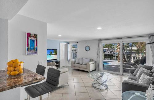 Villa Bella Newly Remodeled With Private Dock and Pool & Cabana Club Access - 7 night minimum stay - Foto 20