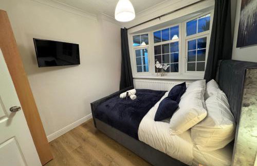 Luxury 5-bed Bungalow, Hot Tub, Games & Gated Parking - Foto 20