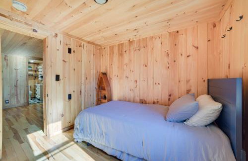 Lakefront Kalkaska Cottage with Fire Pit! - Foto 21