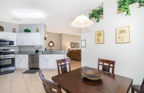 Newly Renovated Close to Disney w Private Pool - Foto 15