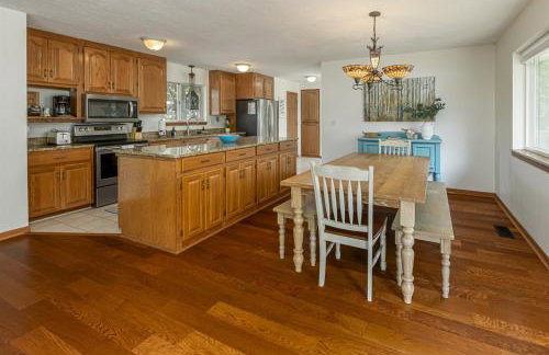 Waterfront 3BR Loft w Dock on Lake of Egypt - Foto 21