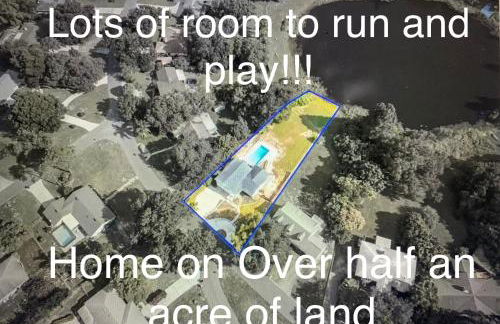 Stylish Lake home with HUGE POOL, Arcade with PS5,and Theater Just 5 min from Legoland - Foto 12