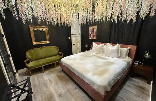 Houston's Downtown Bloom House - Spacious Floral Escape for Groups - Foto 37