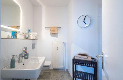 Rob's Suite - Zentrale Design-Suite am Opernplatz, 2 Zimmer, 2 Bäder und Top-Ausstattung - Foto 9