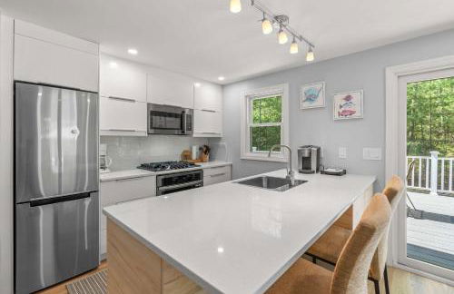 4 Bedroom - 5 min walk to Jenkins Pond - Foto 4