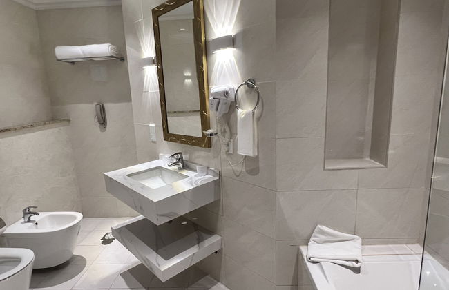 City Seasons Suites - Photo 38