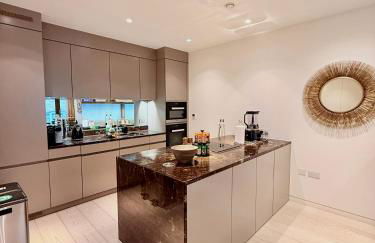 Central London Designer Home w Game Room and AC - Foto 9