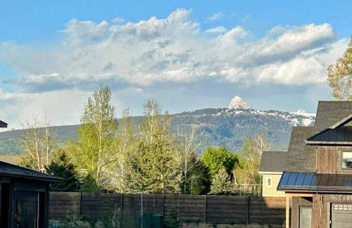 Alpine Escape Luxury Retreat, Hot Tub, Walkable, Mountain Views, 3 King Beds - Foto 50