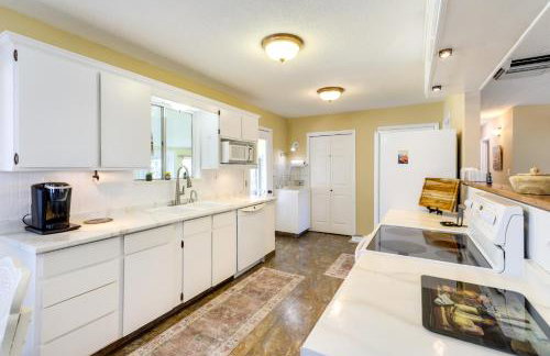 Hot Tub & Fire Pit: Serene Clifton Retreat! - Foto 10
