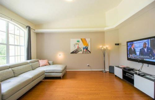 Spacious Modern Pool Home, Family & Golf Trips - 4727 4 Bedroom Home by RedAwning - Foto 14