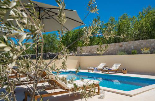 Unique Villa Pietra with heated private pool - Foto 2