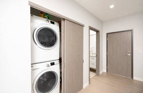 Walker's Point Apt with Gym and Balcony - Foto 8