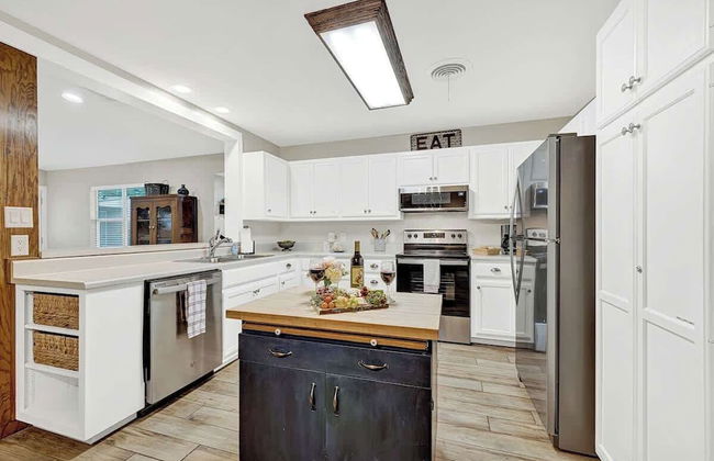 The Billie Goat Haus - Hot Tub -steps to Main St! - Foto 10