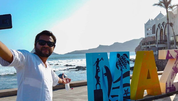 Foto com o letreiro de Mazatlán