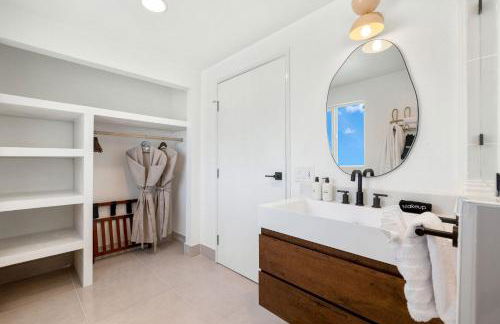 The Maya - Entire Hotel Buyout - Private Gym - Private Game Room - Private Living Area - Foto 90