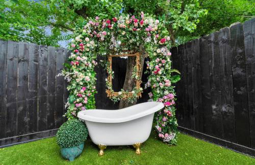 Houston's Downtown Bloom House - Spacious Floral Escape for Groups - Foto 63