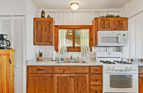 Whispering Waters Bayview Resort Cabin 4 - Foto 12