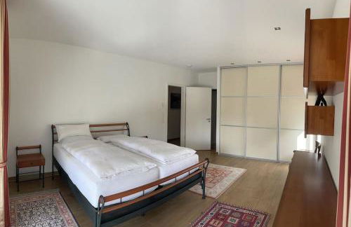 Lovely 2 bedroom apartment with free parking - Foto 13