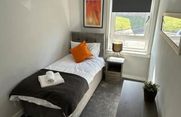 3-Bed Apartment Central Greenock - Photo 9