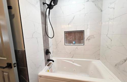 3BR House at Pine Forest Hideaway - 12 Minutes to UNC - Near Jordan Lake - Foto 30