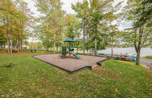 Evergreen Escape Hot Tub Firepit Resort Pool - Foto 52