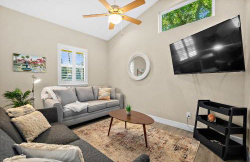 Citrus Hideaway - Steps to City Center - Photo 5