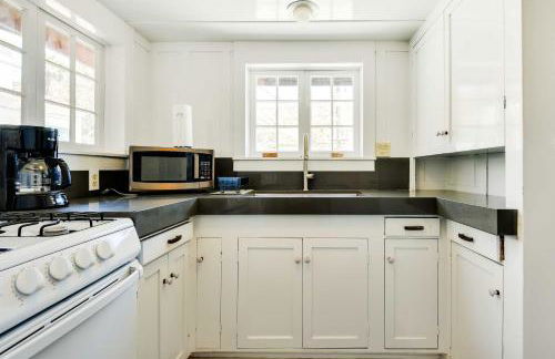 Charming Catalina Gem w/ Deck: Walk to the Beach - Foto 26