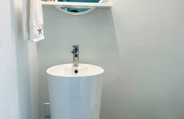 Beach House Getaway - 2 & 2-5 Villa - OS Slip-Ramp-Pkg - Photo 7