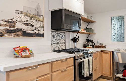 Next to Downtown Huge yard with Parking - Foto 20