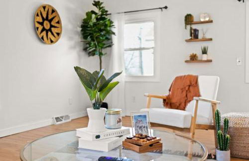 Heights Records - a trendy 2BD - Foto 1