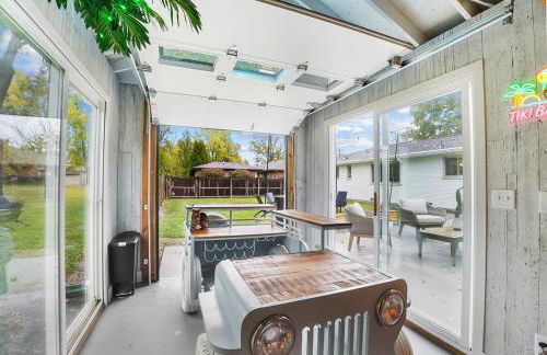 The Sleepy Tiki - game room, tiki lounge, firepit - Foto 31