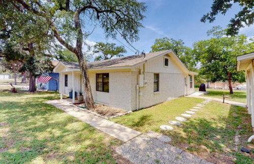 Dog-Friendly Waterfront Home with Dock, Grill, Water Views, Patio, Washer/Dryer - Photo 16