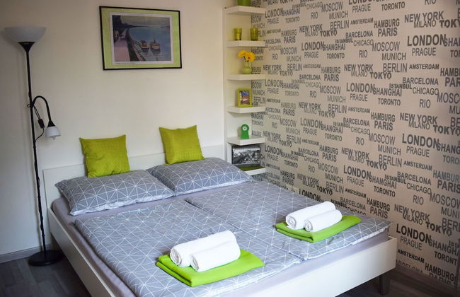 Apartment in the center with a balcony - Photo 3